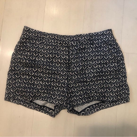Level 99 Women’s Navy/White Printed Shorts Waist 30 - Picture 2 of 3